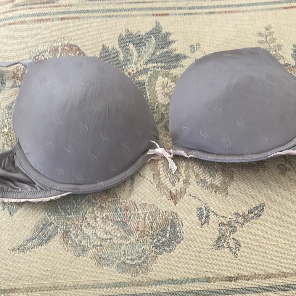 FINAL MARKDOWN Victoria’s Secret push up bra 34c